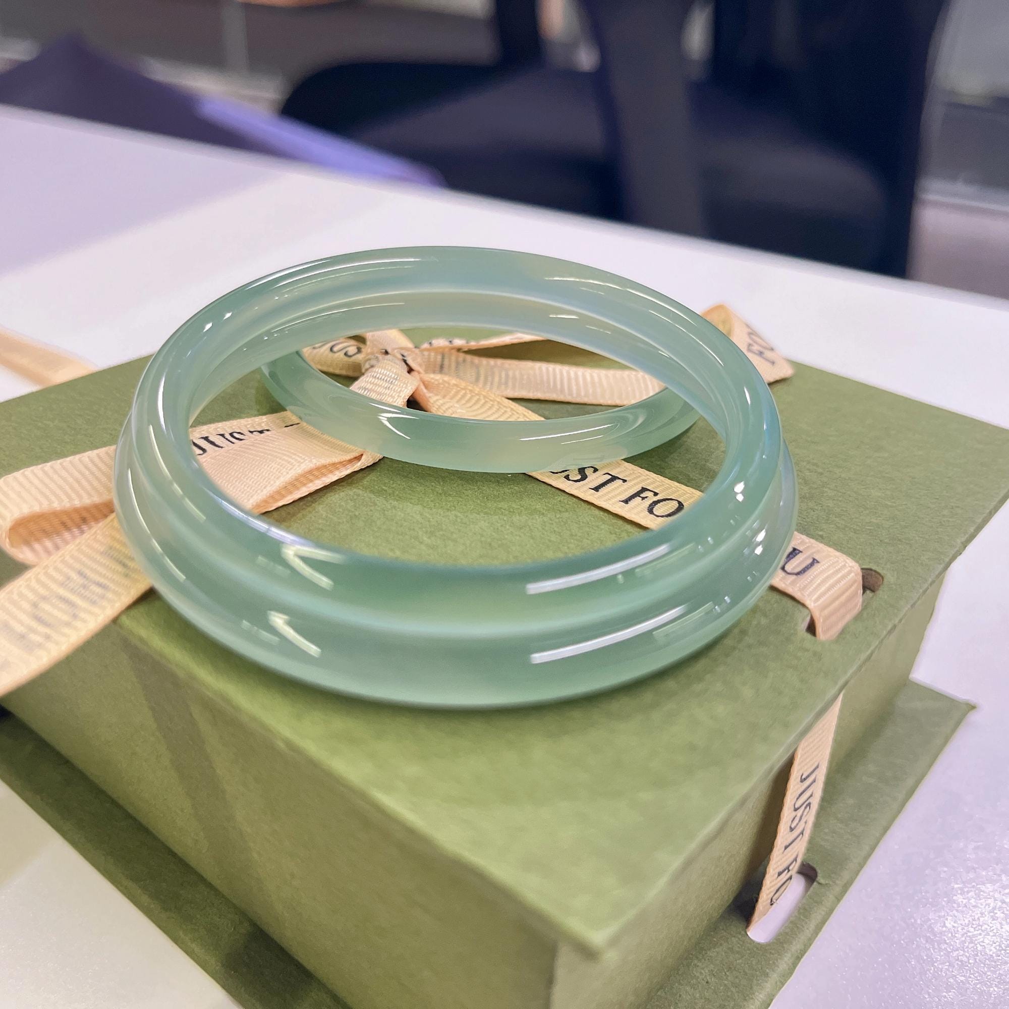 Bracciale rigido in giada naturale, autentico gioiello in giada per donna, bracciale rigido in vera giadeite, bracciale rigido con pietra verde, bracc