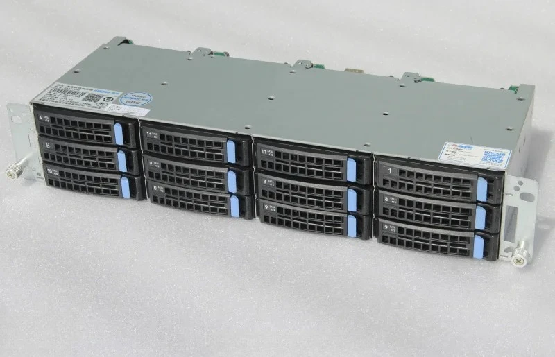 12-Bay 3,5-Zoll-Festplattenkäfig Hot-Swap 8087-Schnittstelle D-Typ 4-Pin-Netzteil SAS/SATA-Speicher Image