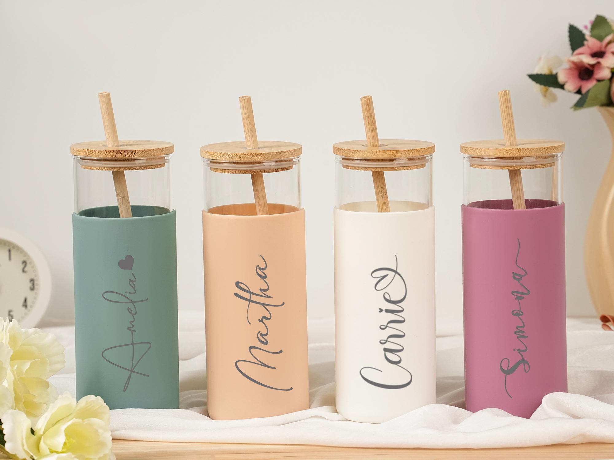 Bicchiere con nome inciso e custodia in silicone, bicchiere con cannuccia, tazza da caffè freddo, proposta di matrimonio per damigella d'onore, regalo