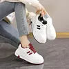 Koreanische Streetwear-Sneaker für den Frühling – weiße Damenschuhe mit dicker Unterseite