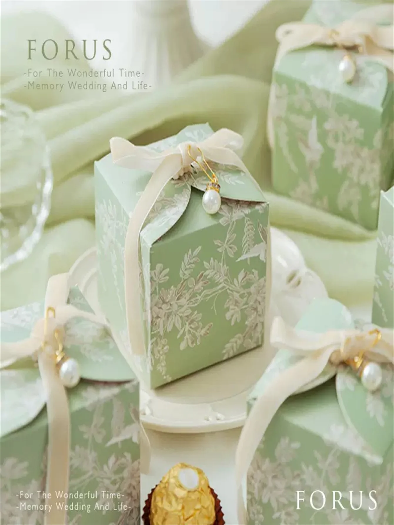 10 Stück elegante Blumen-Hochzeitsgeschenkbox mit Samtband und Perlendekoration – grünes Pflanzendesign, 2,75 x 2,75 x 2,75 Zoll, perfekt für Süßigkeiten, Schokolade und Partygeschenk, luxuriöse Image