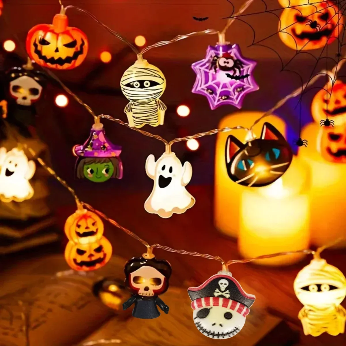 Halloween 1,5 M/3 M/6 M Batteriebetriebene Lichterketten mit Geisterhexe Katze Kürbis Spinnennetz Skelett Mumie Piratenform Innen