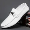 HKDQ Trend Weiße Slipper für Herren, große Größe 46, atmungsaktiv, leicht, Herren-Lederschuhe, bequeme Freizeitschuhe, Herren-Fahrschuhe