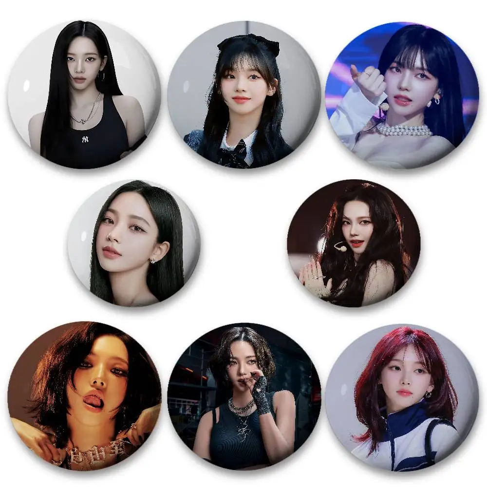 K-KARINA Sänger Abzeichen Weißblech Soft Button Pin Brosche Metall Abzeichen Benutzerdefinierte Schmuck Zubehör Hut Tasche Revers Image