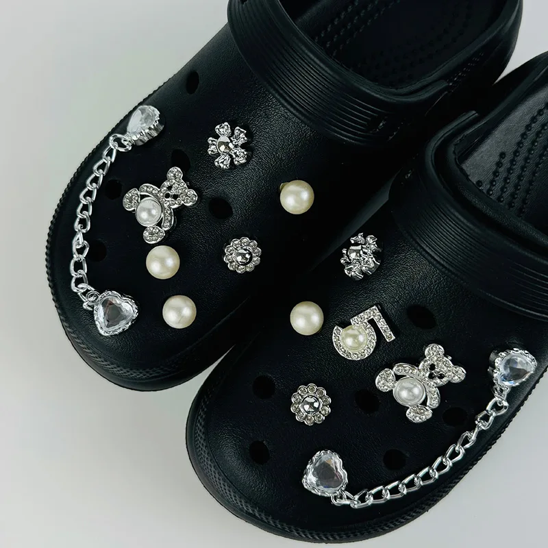13PCS Schuh Charms Silber Perle Bär herzförmige Diamant Kette Schuh Dekorationen Schnalle für Sandalen Clogs DIY Zubehör Geschenke