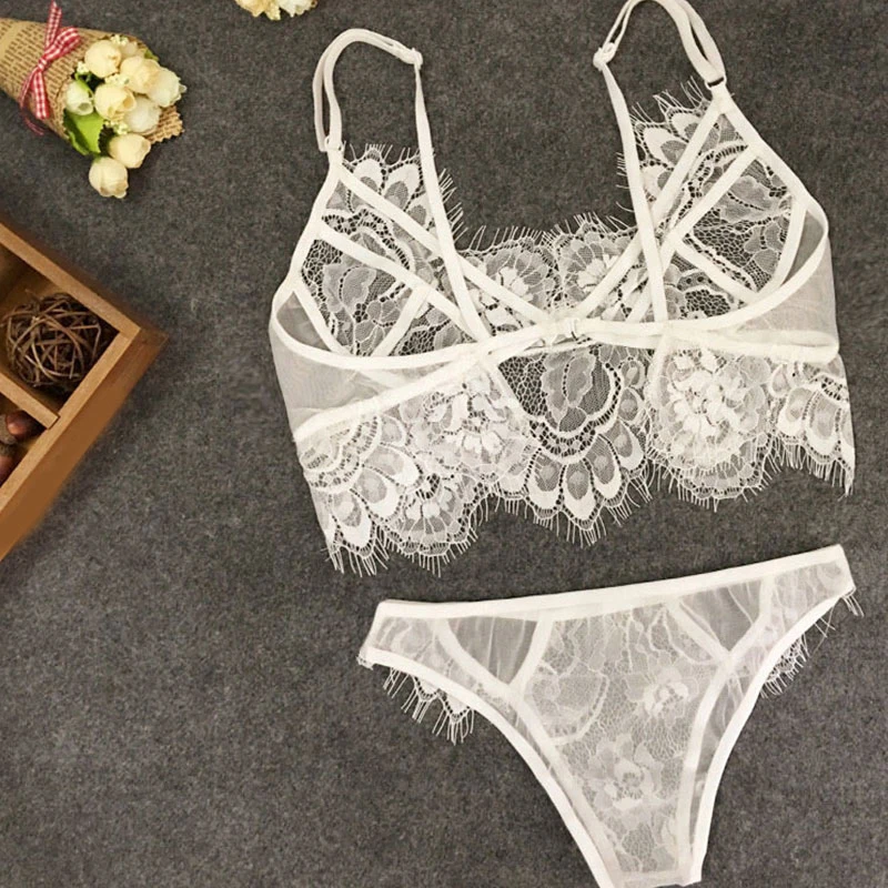 Ensemble de soutien-gorge en dentelle Sexy, sous-vêtements transparents, ensemble de Lingerie érotique à bretelles creuses, jarretelles et string, ensemble de soutien-gorge blanc porno pour femmes