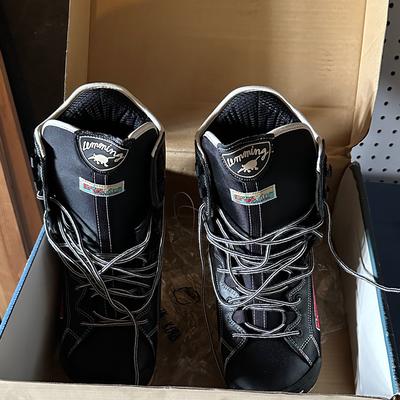 Vans Shoes | Vans Black And Gray Women's Snowboard Boots | Color: Black | Size: 9