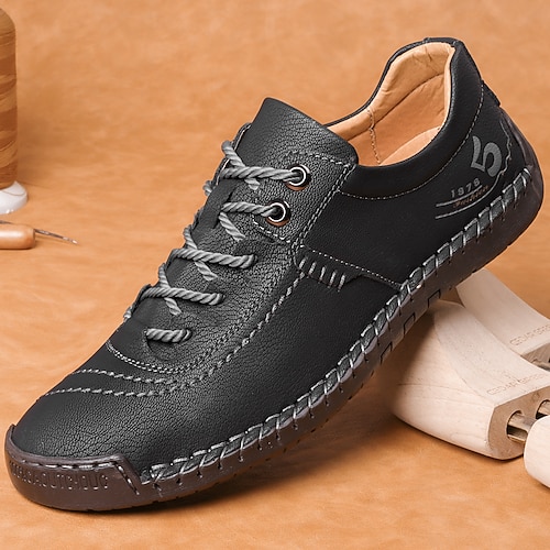 braune Herren-Freizeitschuhe zum Schnüren mit Steppnähten, bequemes Design für den Alltag, Outdoor-Abenteuer und Wochenendausflüge Image