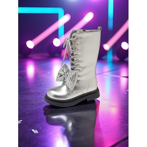 Schwarze Schnürstiefel aus Lackleder für Mädchen mit glitzernder silberner Schleife – stylische Modeschuhe für Party- und Urlaubsoutfits für Kinder Image