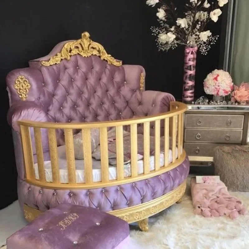 Geschnitzte runde handgefertigte Kinderbettmöbel im britischen Markt Image