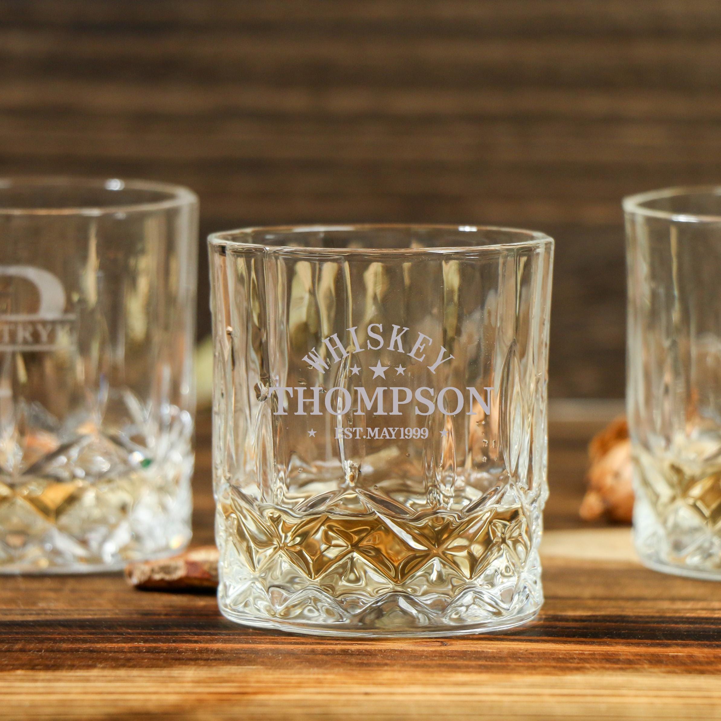 Bicchiere da whisky con monogramma personalizzato, bicchiere da whisky personalizzato da 8 once, regalo di whisky inciso per sposi, compleanni, annive