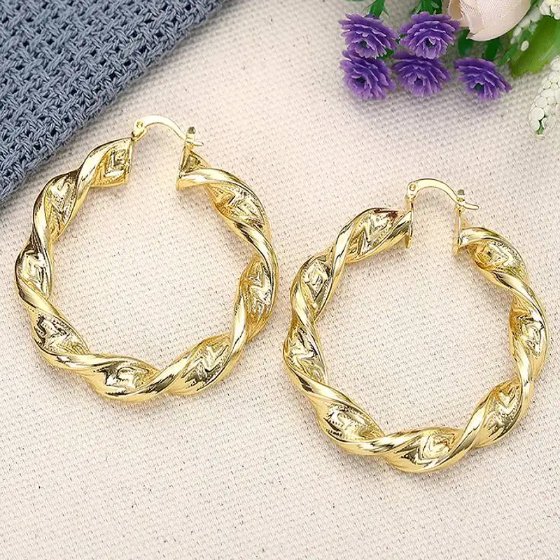 Huitan Matal Creolen für Damen, Alltag, Party, Hochzeit, Luxus-Accessoires, Goldfarbe, 3-Stil, Kreis-Design, Modeschmuck Image