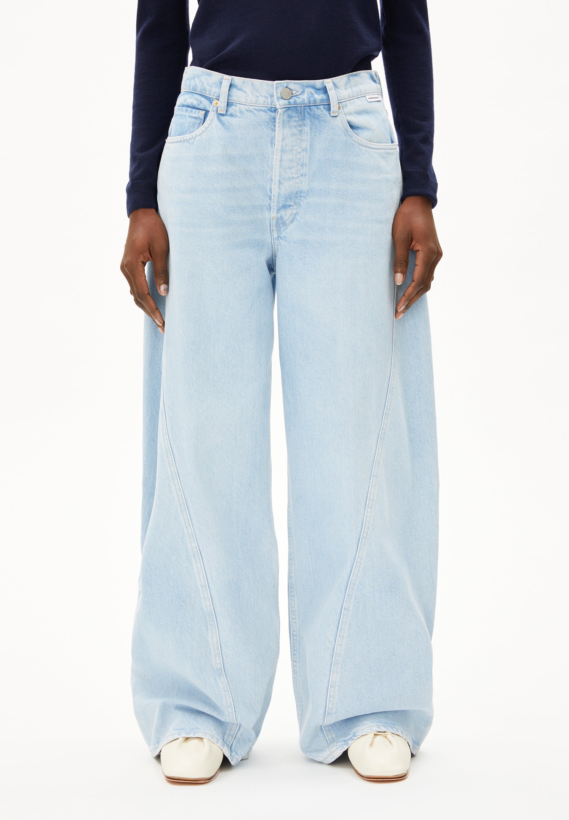 AALTHEA BARREL JEAN | Barrel Leg Mid Waist aus recycelter Baumwolle - blau (26-32) Image
