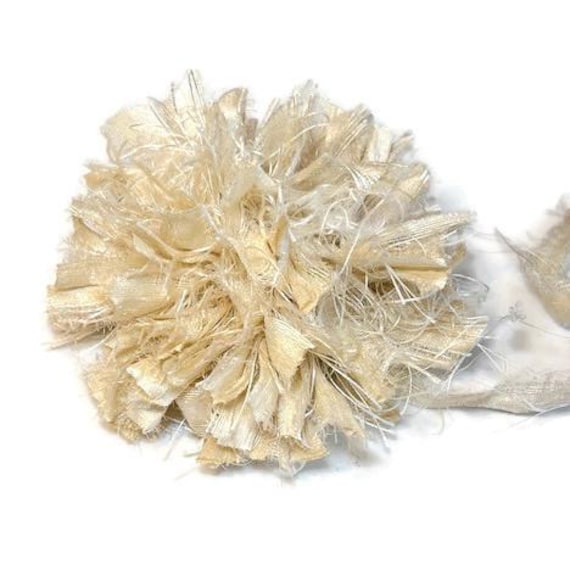 Spilla con fiore beige Spilla con fiore in seta Dupioni Spilla in seta Spilla con fiore per borsa Spille per borsetta Spilla per corpetto in seta Acce