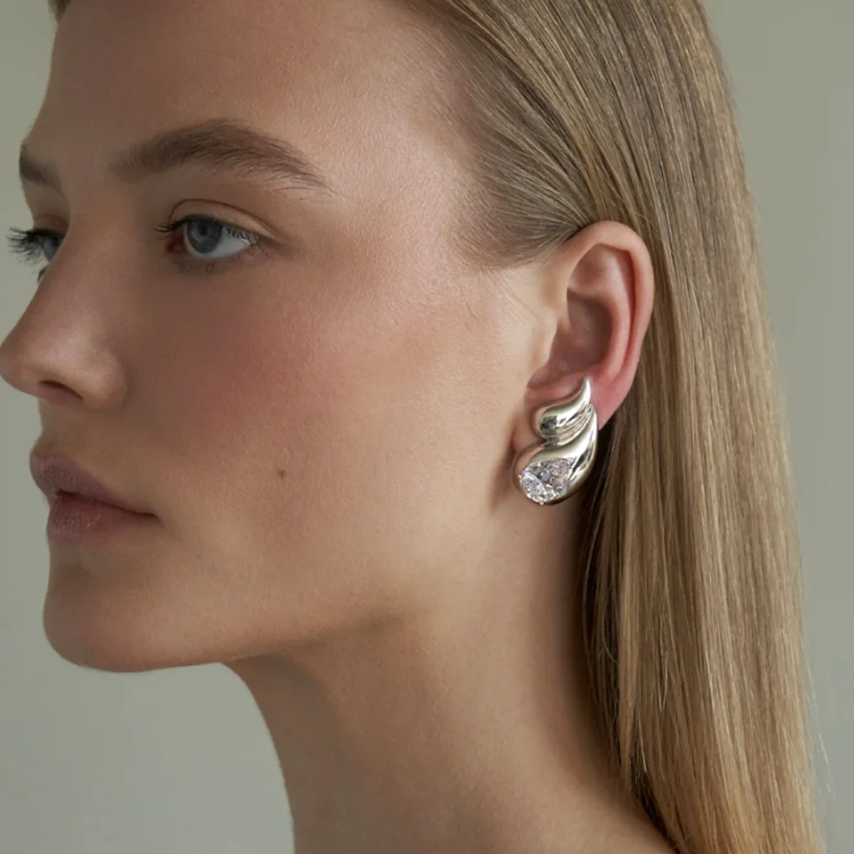 Ohrringe aus 18 Karat Gold, Edelstahl, weißer Diamant, 2025, Sommer, neue doppelschichtige, tropfenförmige, mit Diamanten besetzte Ohrringe Image