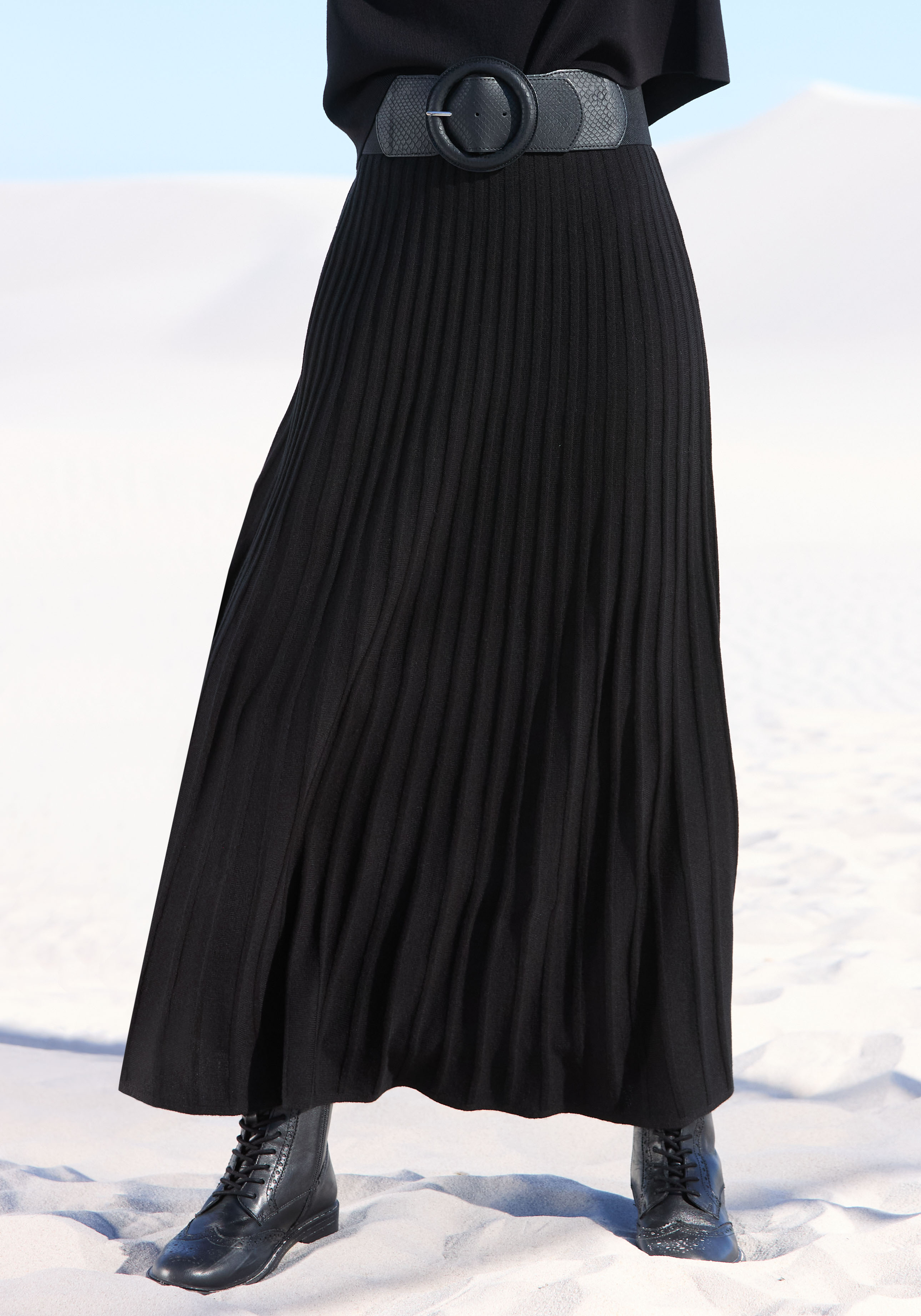 Strickrock LASCANA, Damen, Gr. 36, schwarz, Strick, Obermaterial: 100% Polyacryl, unifarben, figurumspielend knöchellang, Röcke, in Plisseeoptik, eleganter Maxirock aus Strukturstrick Image