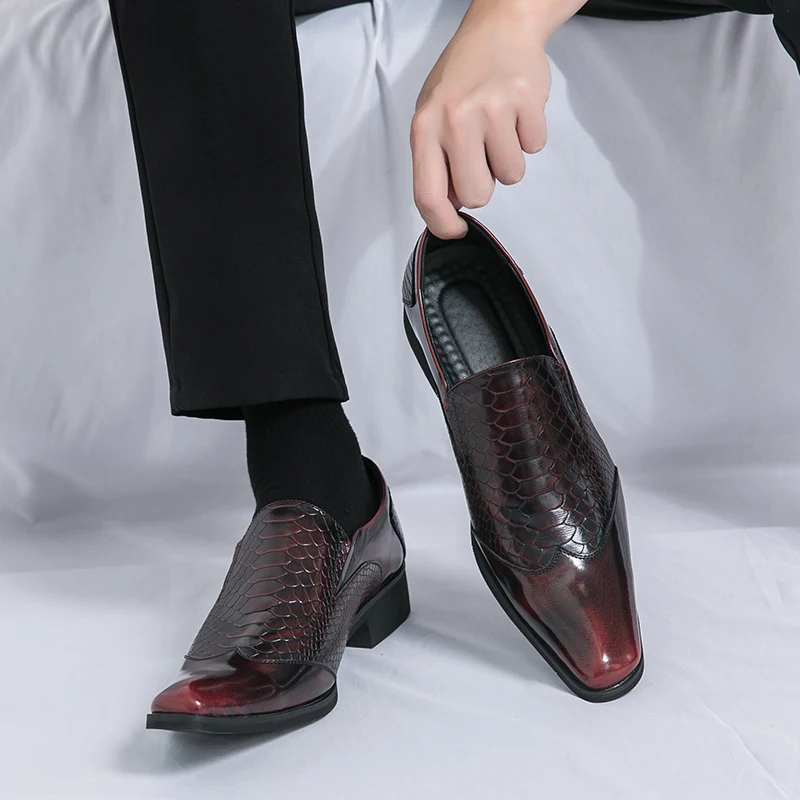 Europäische Version der Business formale Schnürschuhe spitze Lederschuhe Herrenmode Patchwork Fuß Set Derby Schuhe