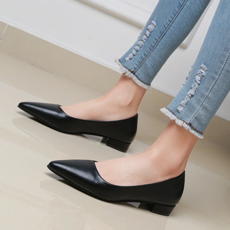 Frauen Leder Schuhe Plus Große Größe Einfarbig Grundlegende Stil Frau Schwarz Arbeits Schuh Mode Niedrigen Absätzen Spitz Pumpen