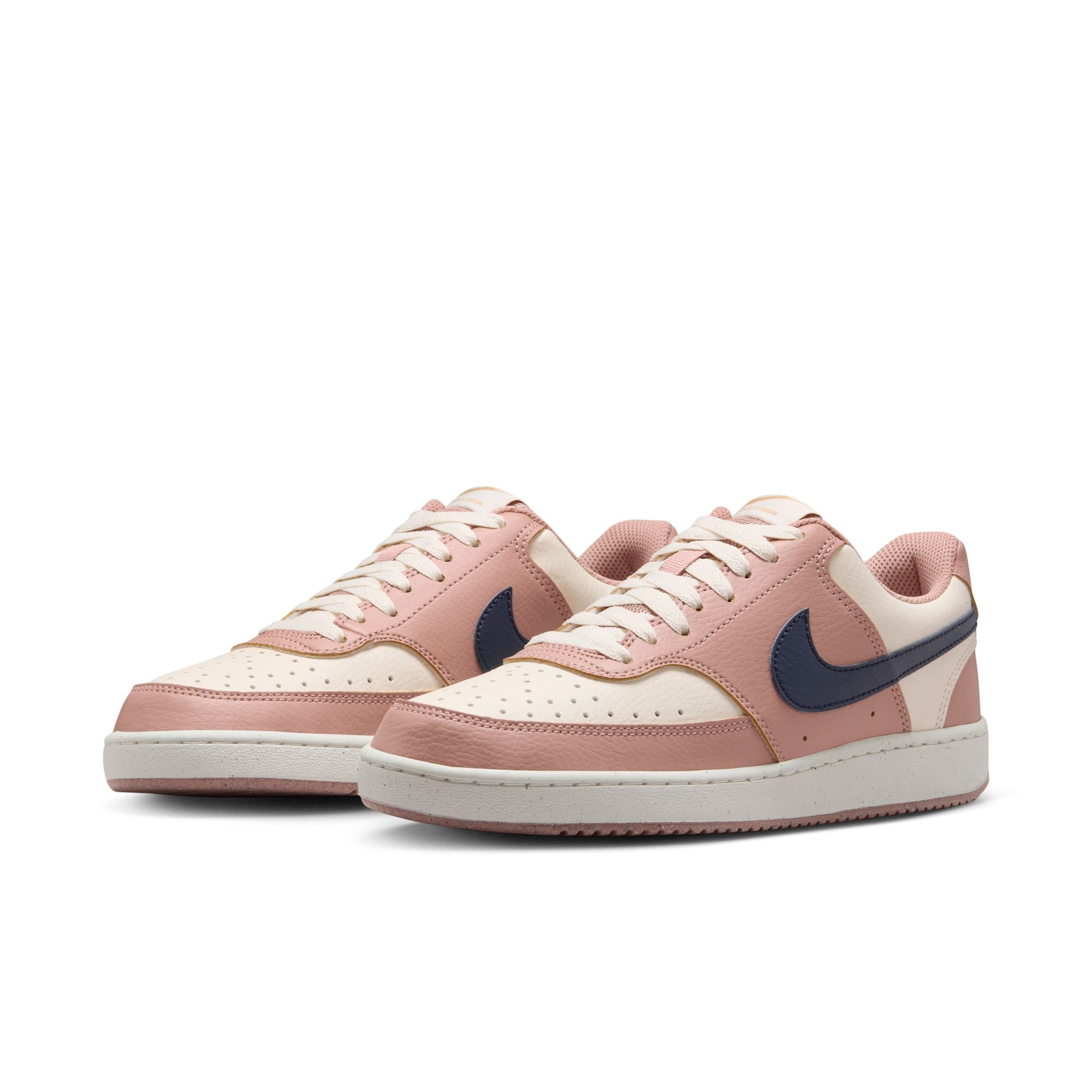 Sneaker NIKE SPORTSWEAR "Court Vision Low Next Nature", Gr. 36,5, particle pink, midnight navy, pale ivory, Synthetik, Schuhe Skaterschuh Sneaker low, Design auf den Spuren des Air Force 1