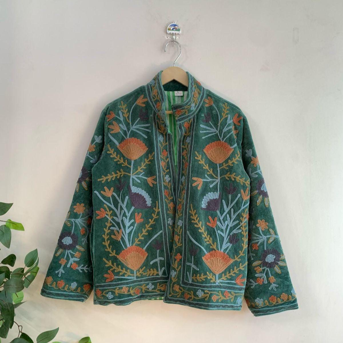 Veste Suzani brodée à la main en velours - Veste Suzani en velours de coton, tissu velours - Manteau Suzani pour femme bohème - Veste Suzani brodée