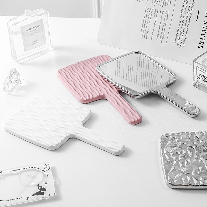 1PCS Quadratischen Spiegel Mini hand Desktop Kosmetik Spiegel Reise Metallic Tragbare Schönheit Spiegel