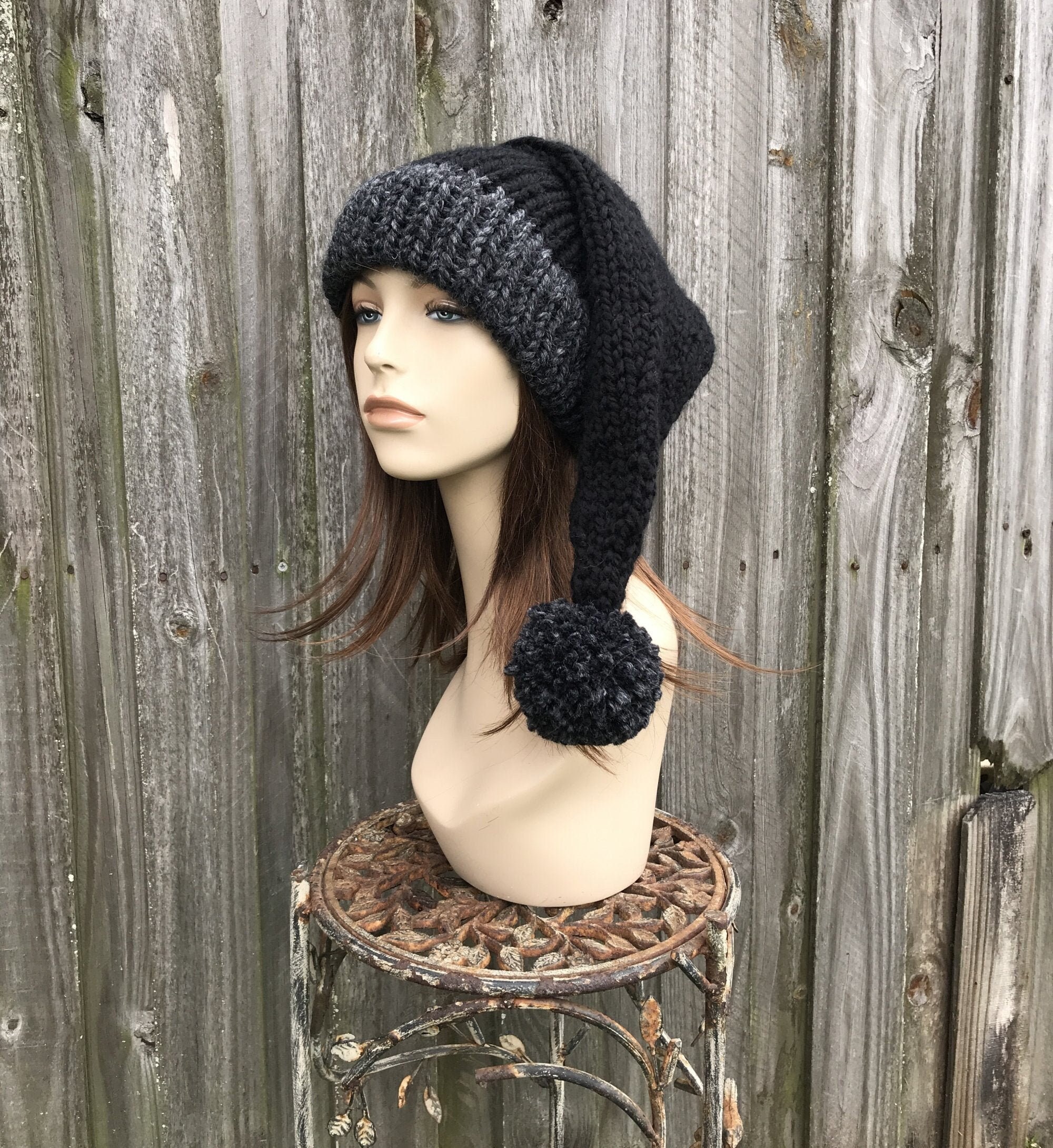 Cappello da Babbo Natale nero con pon pon grigio - Cappello da Babbo Natale lavorato a maglia, cappello invernale, cappello da Babbo Natale lavorato a