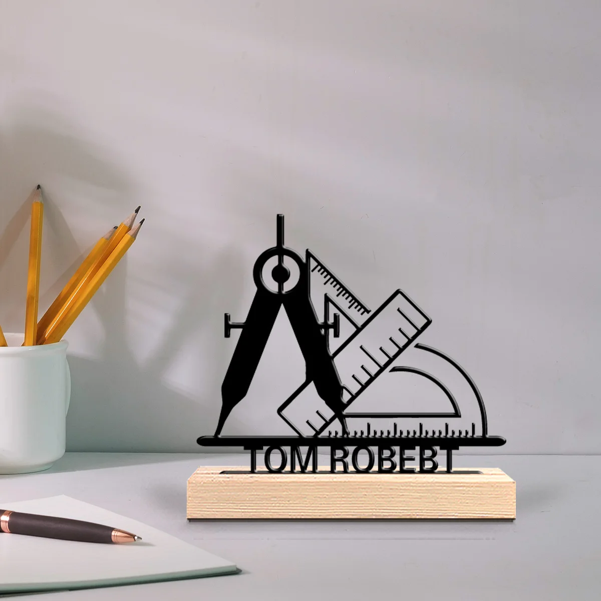 1 Stück modisches, personalisiertes, individuelles Kompass-Lineal aus Metall mit Holzsockel, Tischplatte mit Holzsockel, perfekt für Lehrer Image