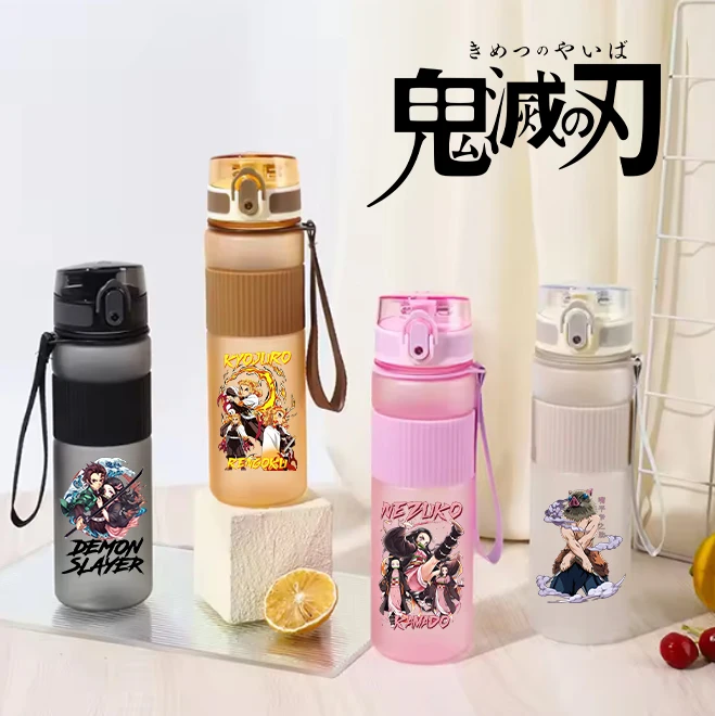 550ml Demon Slayers Bottiglia d'acqua sportiva opaca Tazza casual in plastica Moda Cartoon Anime Bollitore portatile per studenti con coperchio Regali