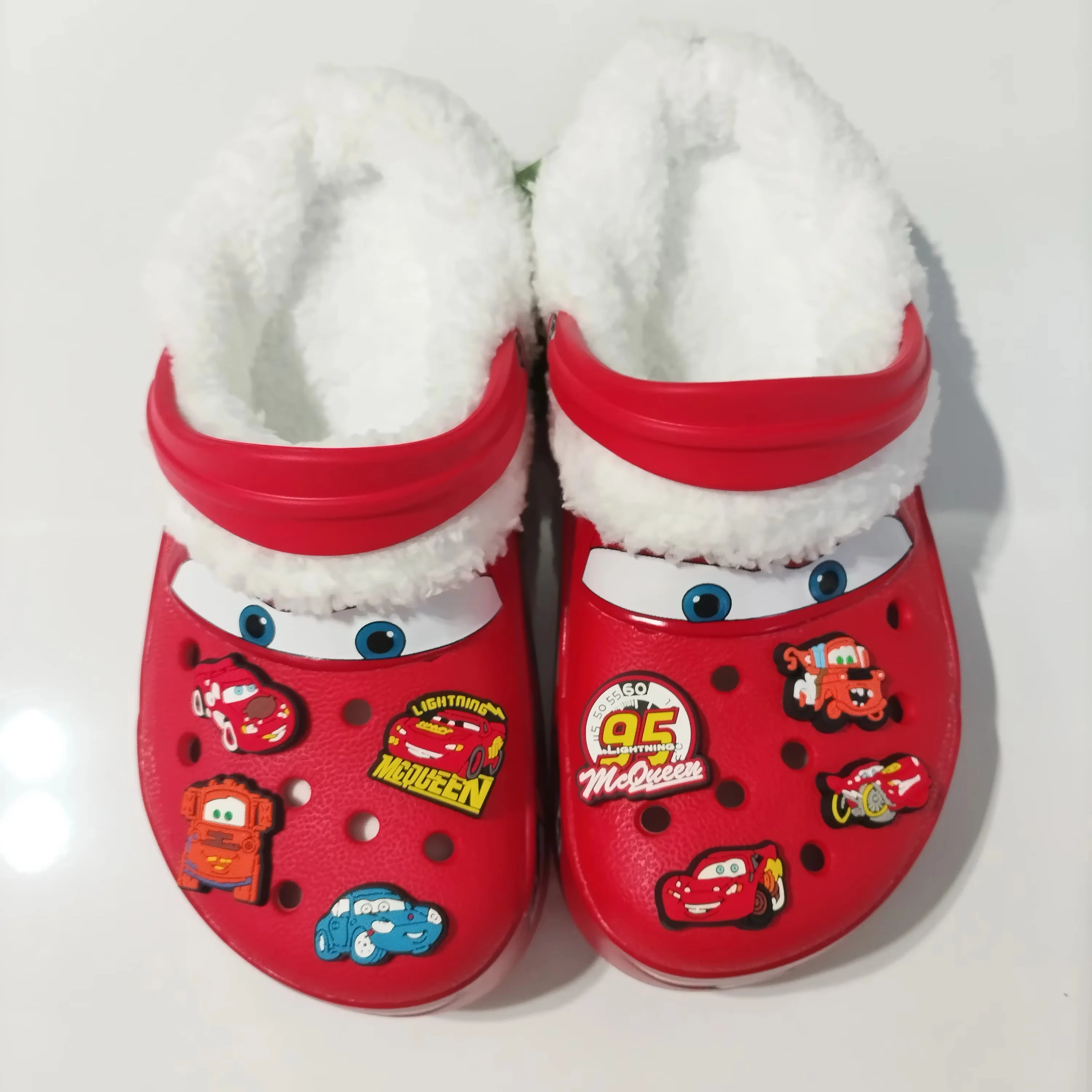 Mcqueens Pixar Cartoon Wasserdicht Hinzufügen Plüsch Hausschuhe Loch Sandalen Outdoor Sand Sandalen Casual Winter Mit Schuh Blume Kind Spielzeug