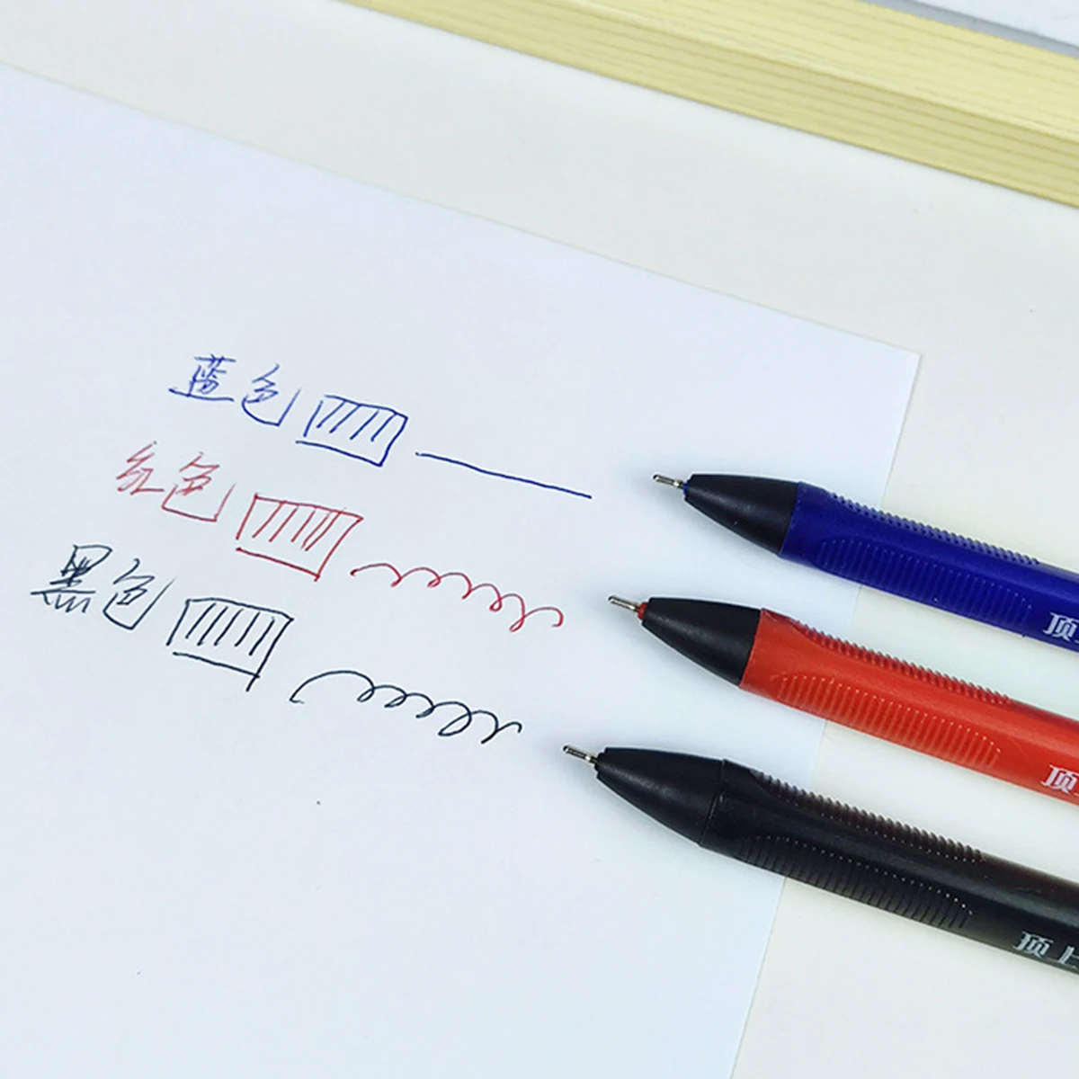 10er-Pack einziehbares Kugelschreiber-Set Basics Schwarz/Blau/Rot Kugelschreiber, mittlere Spitze 0,7 mm für glattes Schreiben von Bürobedarf