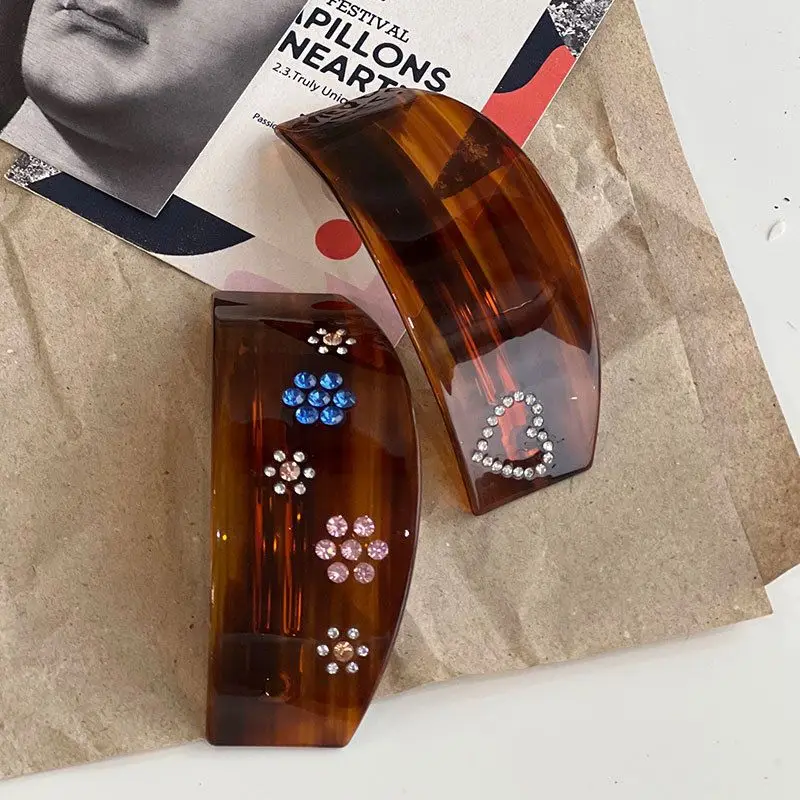 1/2 Stück französische Retro-Bernstein-Haarspange, leicht, luxuriös, herzförmig, High-End-Feeling, Federclip, süße, coole Haarspange Image