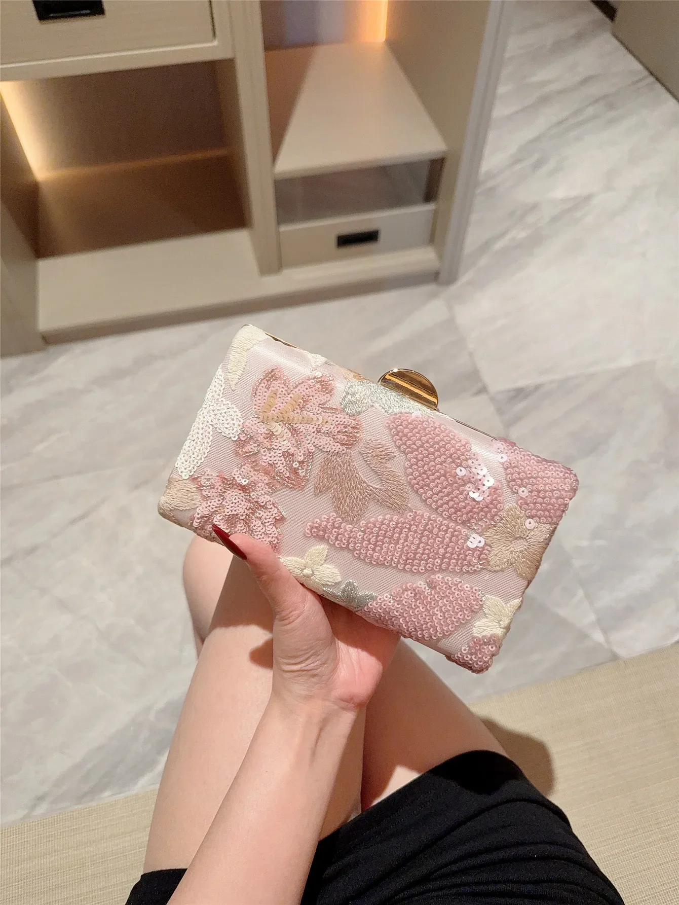 Nouveau transfrontalier paillettes broderie fleur chaîne pochette chaîne sac printemps et été mode à la mode femmes sac à bandoulière sac