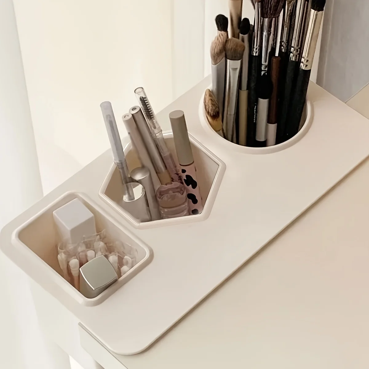 Make-up-Organizer mit großem Fassungsvermögen und Stifthalter, 3 selbstklebende Fächer, Schreibtisch-Aufbewahrungsbox, Schminktisch-Schreibtisch-Organizer, Make-up-Geschenk