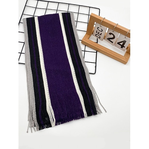 Weihnachtsstrickschal für Herren mit Streifen, warmer langer Winterschal mit Fransen, weiches, mehrfarbiges Modeaccessoire für Urlaub, Outdoor und Freizeit Image