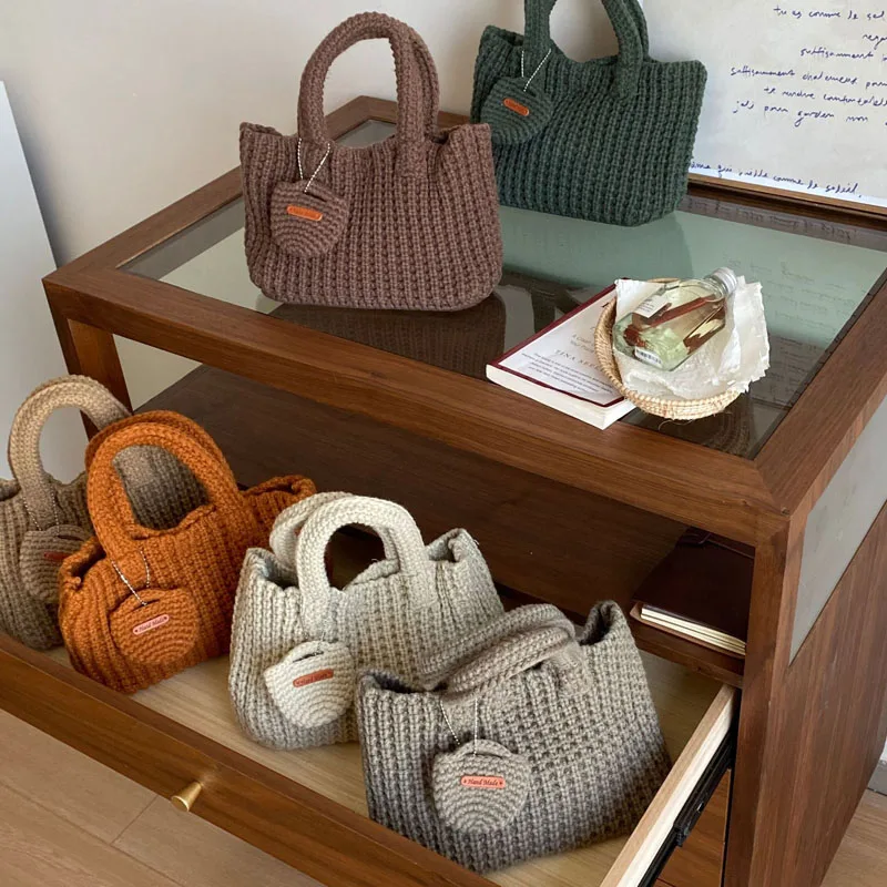Hylhexyr Herbst und Winter hand gefertigte Häkel taschen Umhängetasche einfarbige Woll strick handtasche für Frauen Image