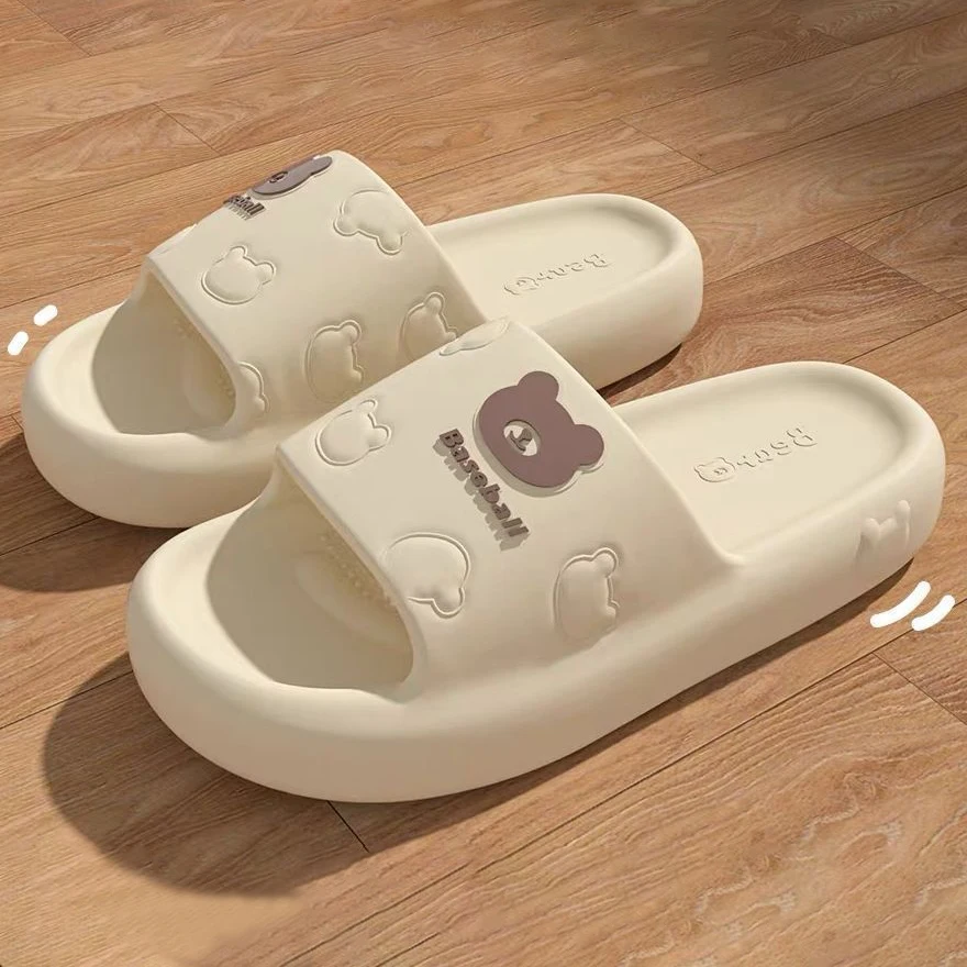 Pantoufles Cool pour femmes, nouvelle maison d'intérieur d'été, salle de bain, bain, silencieuses, vêtements extérieurs, pantoufles de couple antidérapantes pour hommes