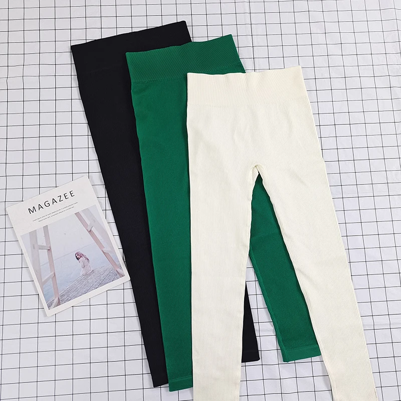 Nahtlose, gerippte, hochelastische, schmal geschnittene, hoch taillierte Booty-verstärkende und hebende Sport-Leggings für Yoga, Laufen und Fitness Image