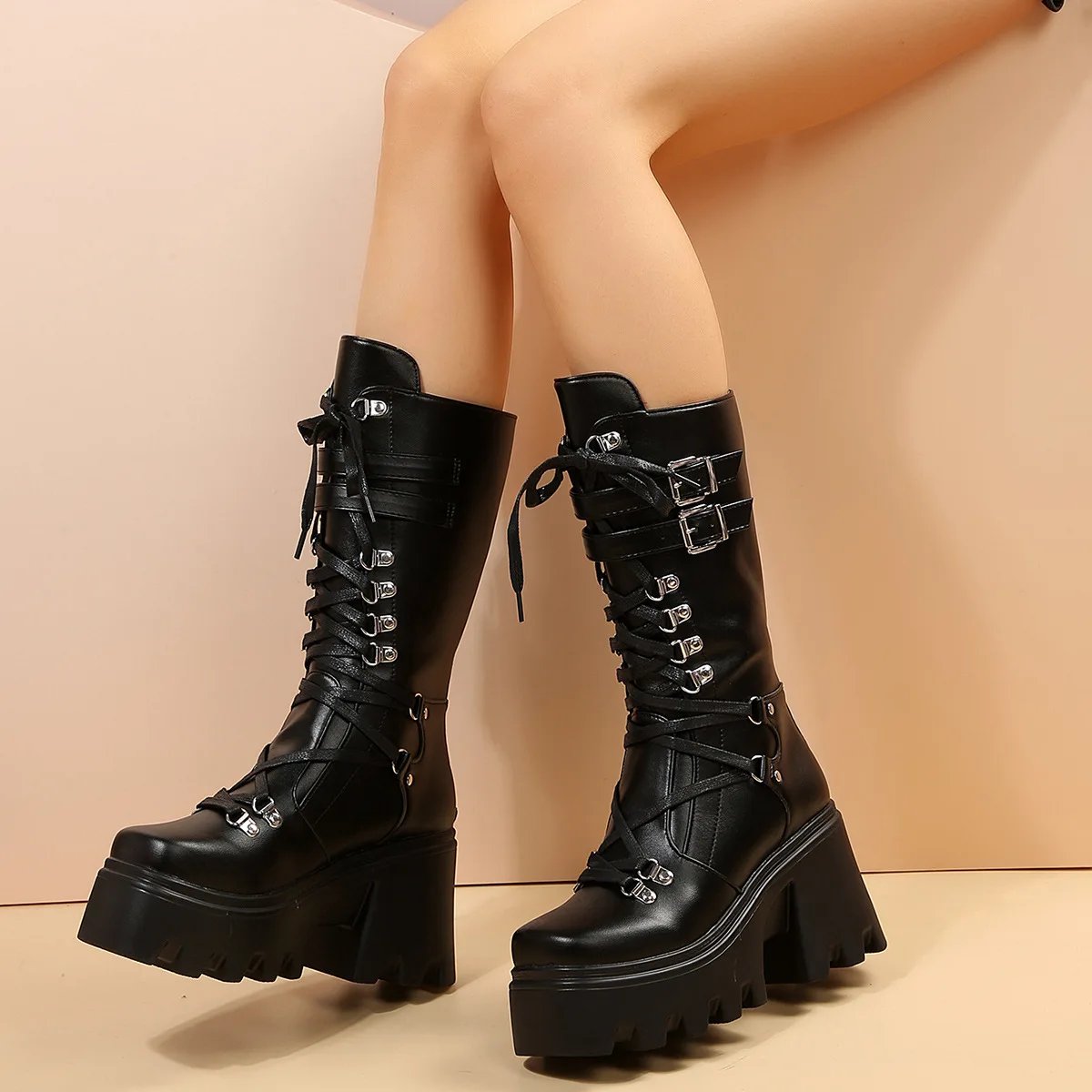 Vintage Gothic Spitze Lange Stiefel für Frauen Blockabsatz Seitlicher Reißverschluss mit Kettendetail Plattform Goth Stiefel High Heels Damenschuhe
