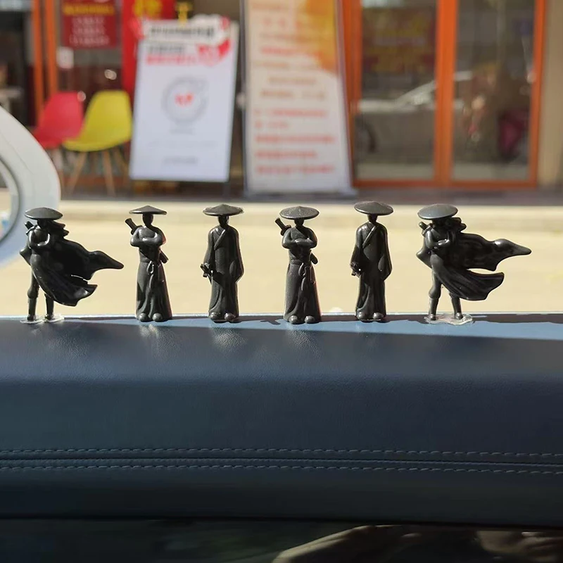 Mini spadaccino cinese figura squisita antica statua di auto ornamento cartone animato spadaccino miniature arredamento interno