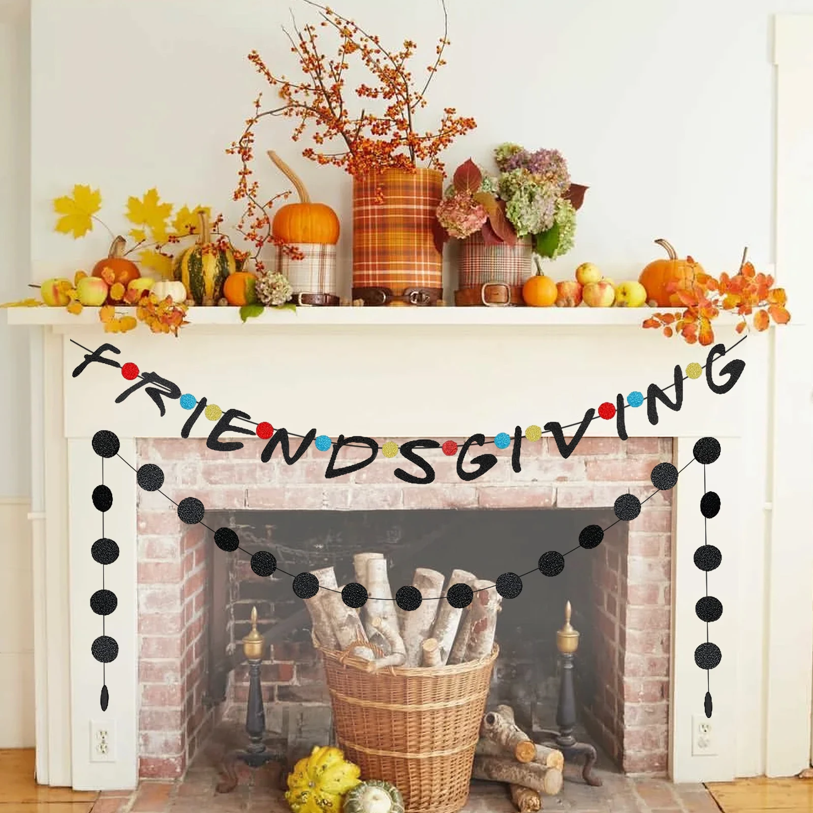 Schwarzes Glitzerschild „Friendsgiving“ – „Happy Friendsgiving“-Party-Banner zum Dekorieren des Kaminmantels im Heimbüro Image