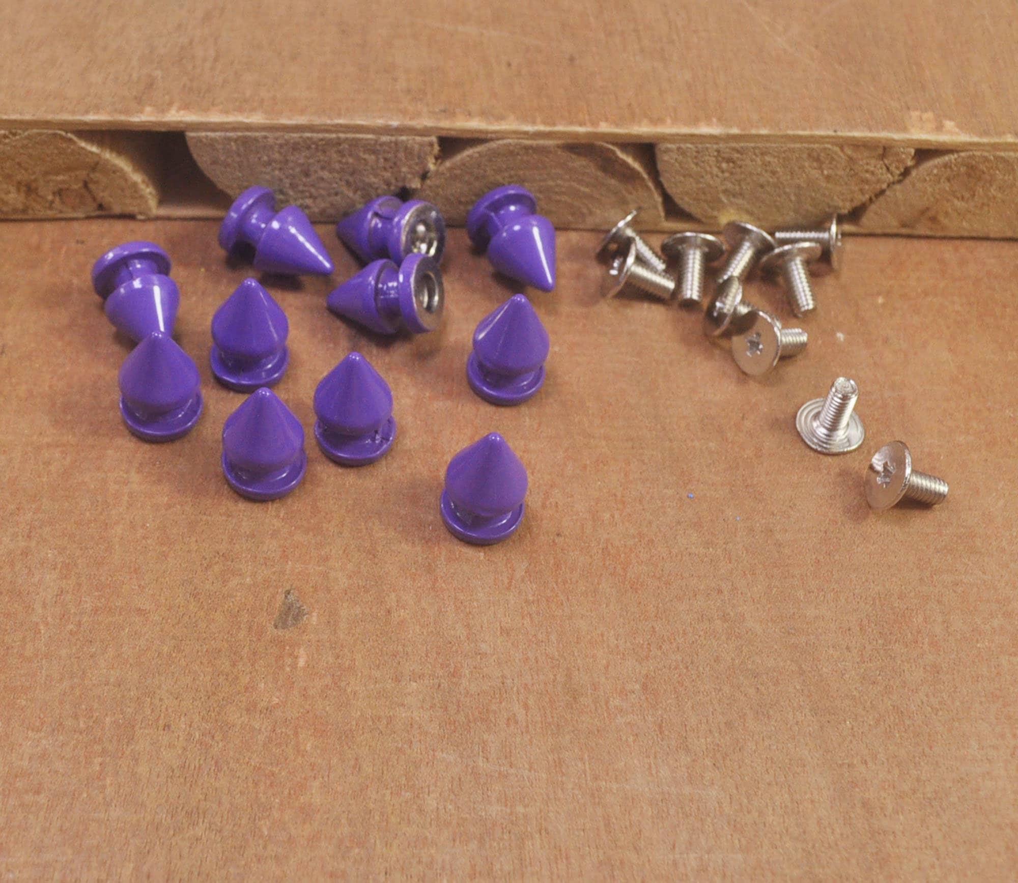 50 pezzi 8 x 12 mm punte e borchie viola per abbigliamento in pelle, borchie a vite in metallo per artigianato in pelle, punte punk per abbigliamento