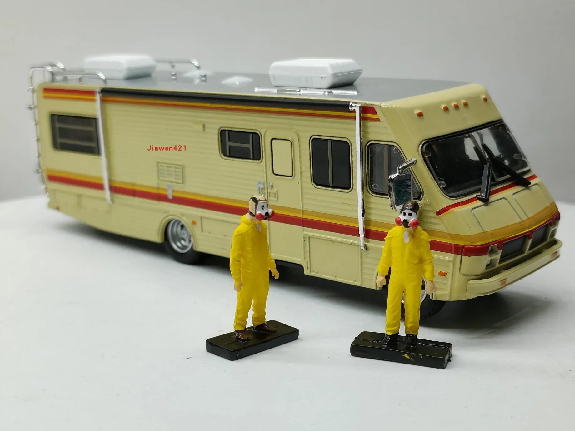 1:64 1986 Fleetwood BOUNDER Deadly Master Bus Diecast Car Metal Alloy Model Car decoration display collection gift