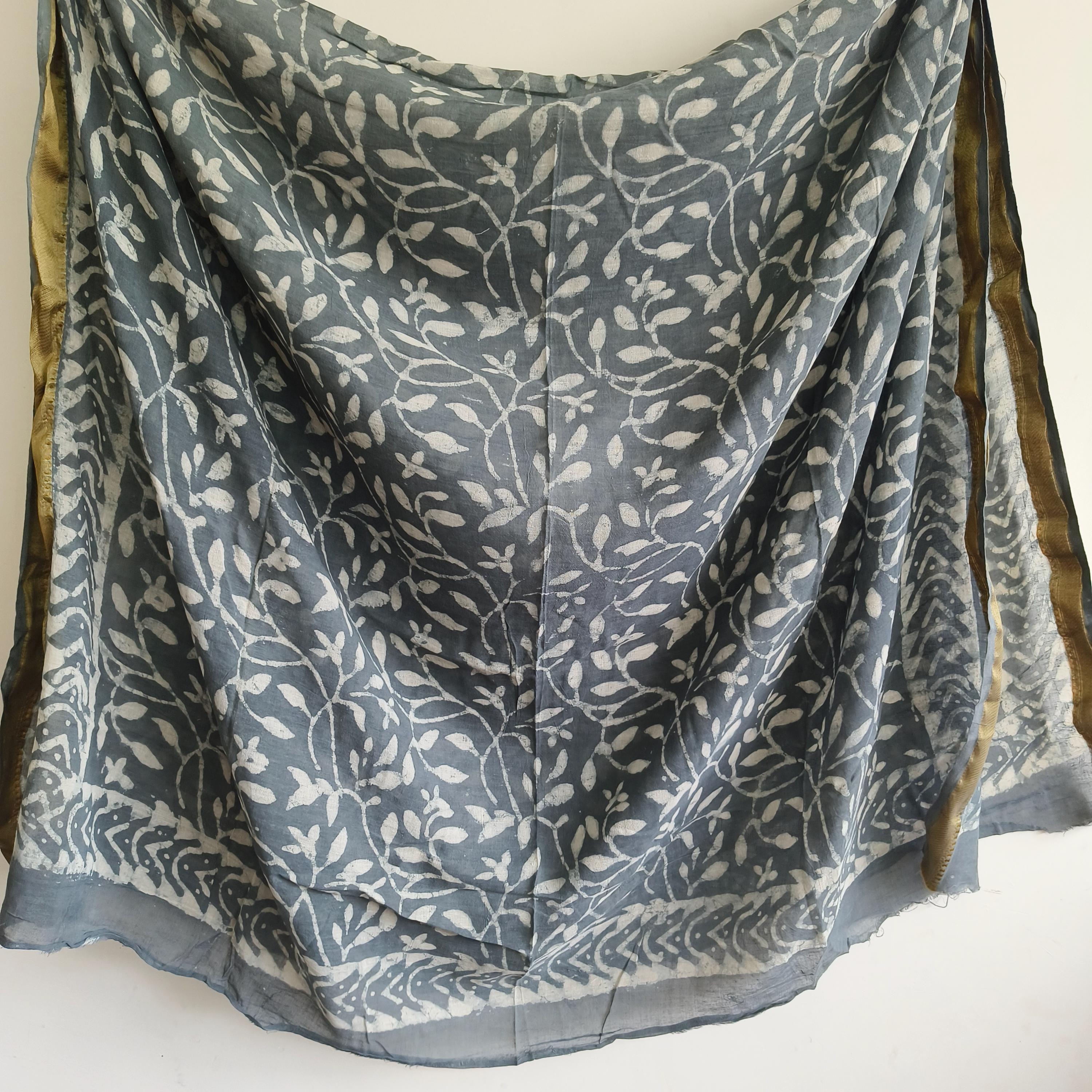Bandana/foulard in cotone biologico stampato a mano con tecnica block print: 42x42 cm, grande, ideale per il collo.