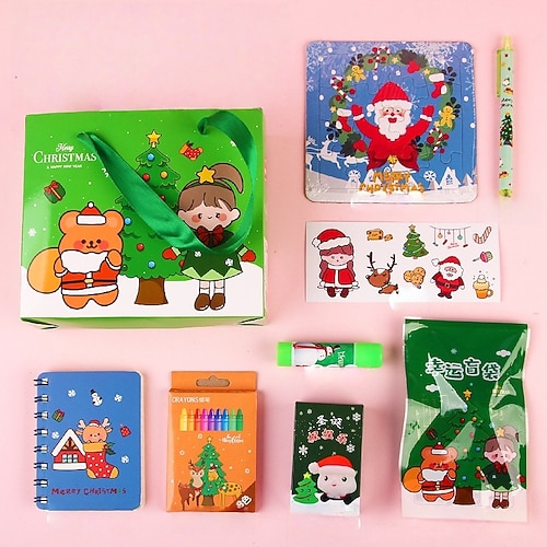 Weihnachtsgeschenkbox, Kindergeburtstagsgeschenk an Heiligabend, Handgepäck-Schreibwarenset. Image