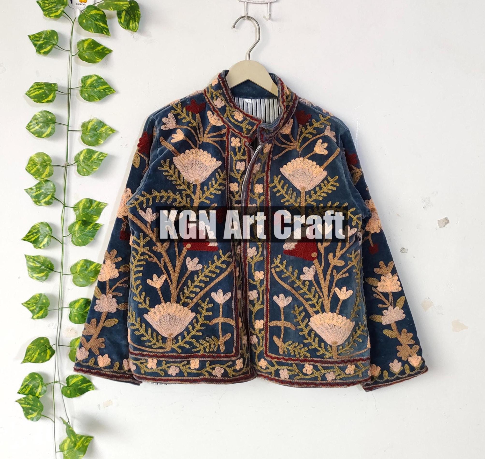Giacca in velluto ricamata a mano Suzani, giacca Suzani, cappotto invernale, cappotto da donna, giacca Suzani in tessuto TNT, vestaglia, regalo per le