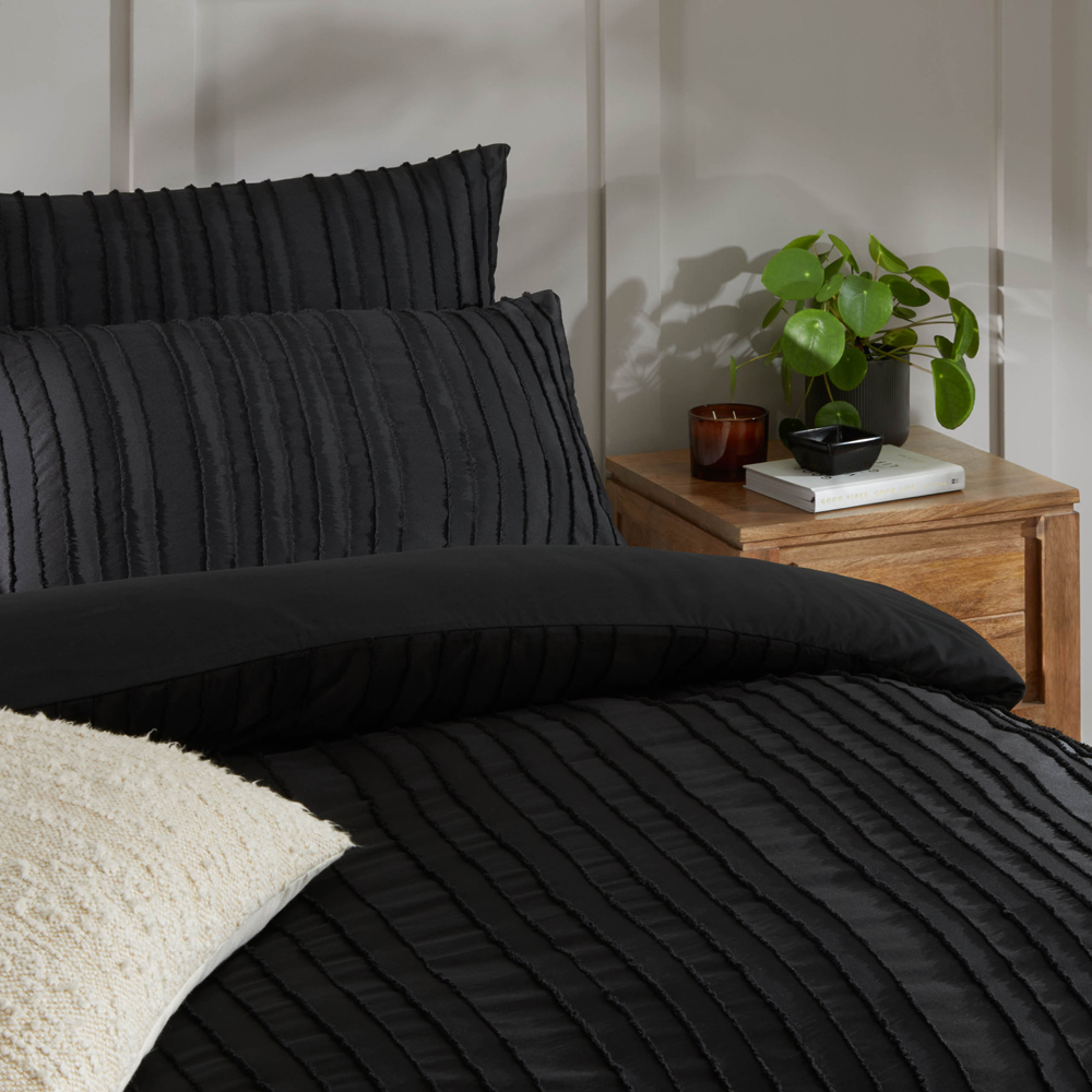 Duvet Day Harrison Stripe Tufted Soft Touch Cover Set, Single, Black - Size Single | Duvet Day Sale | Discount Designer Brands