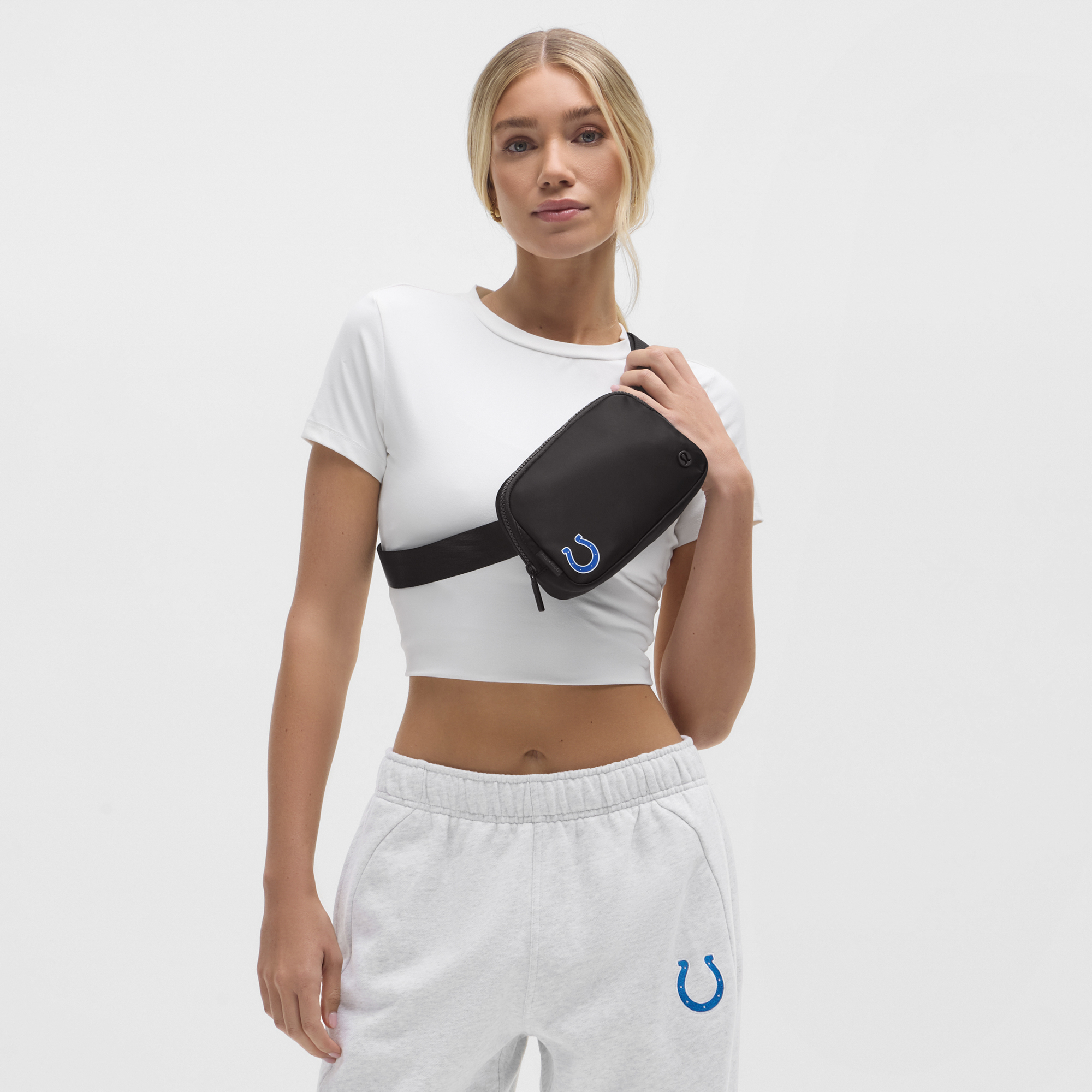 lululemon – Schwarze Gürteltasche „Everywhere“ der Indianapolis Colts Image