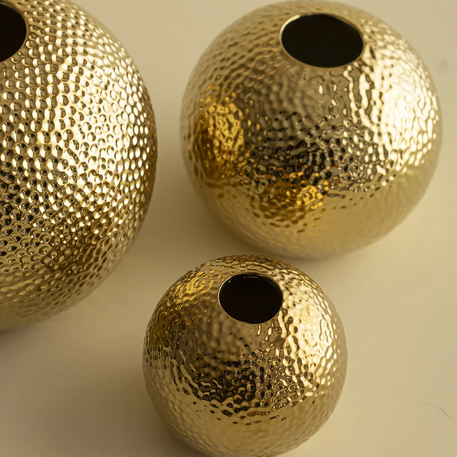Vaso in ceramica con sfera a martello di lusso Fiori secchi Accessori per composizioni floreali Vaso in oro e argento Vasi decorativi per soggiorno