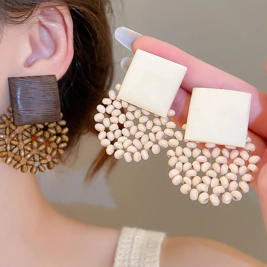 Bohemian Vintage Quadratische Holzperlen Ohrstecker für Frauen Unregelmäßige Runde Höhlte Geometrische Ohrstecker Handgefertigter Urlaubsschmuck Image