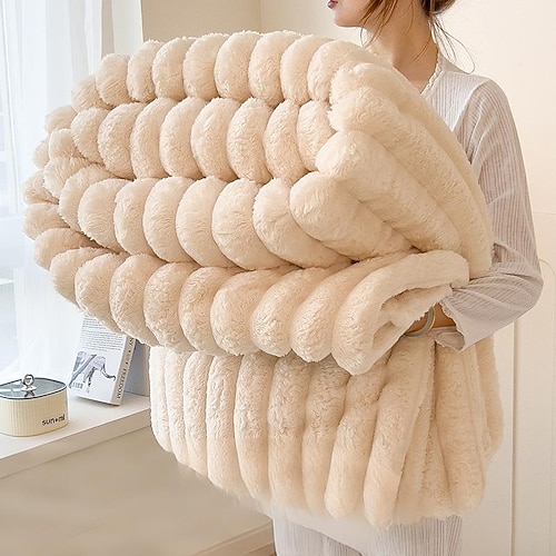 Einfarbige Luxus-Kaninchenfelldecke, dicke, warme Samtdecke aus Milchsamt für Sofa, Bett, Büro, Nickerchen, weiche, kuschelige Plüschdecke für alle Jahreszeiten. Image